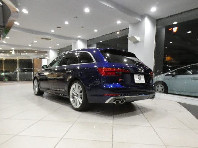 Car thumbnail 4