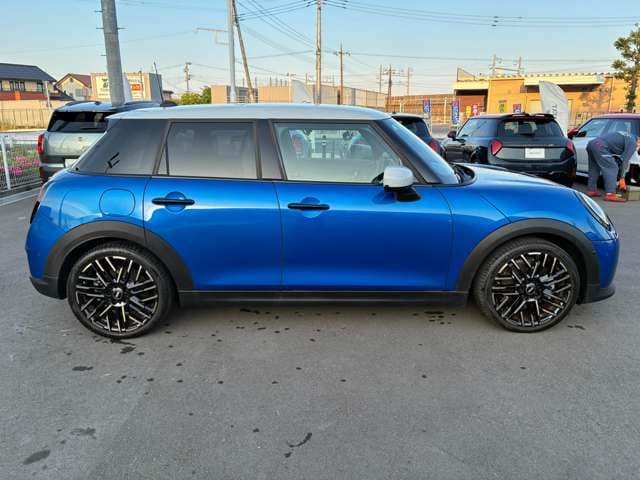 Car thumbnail 4