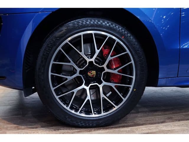 Car thumbnail 4