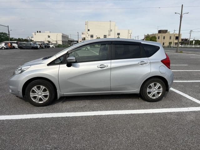 Car thumbnail 3