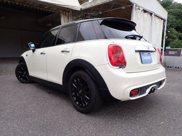Car thumbnail 3