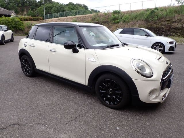 Car thumbnail 4