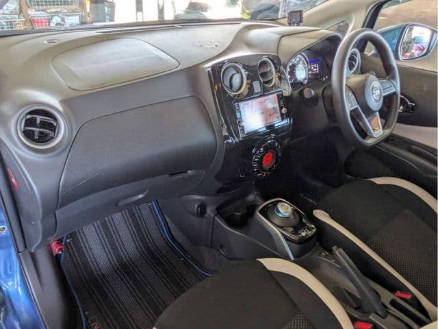 Car thumbnail 3