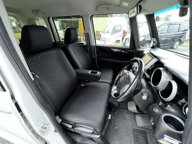 Car thumbnail 4