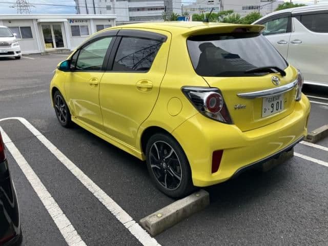 Car thumbnail 3