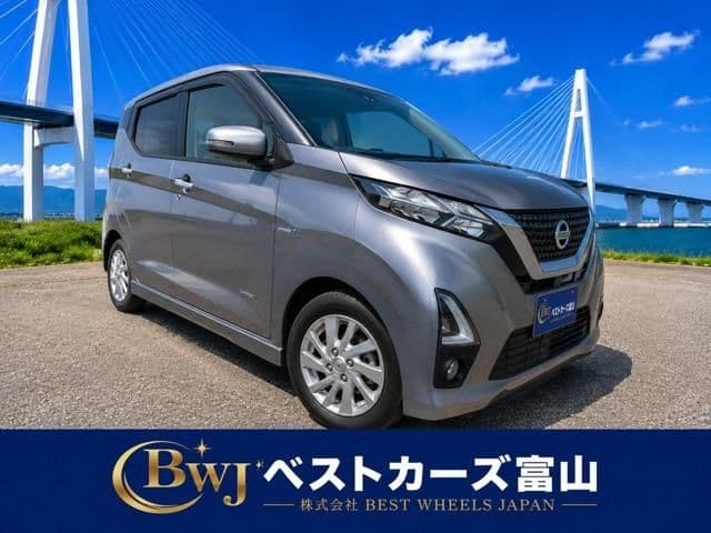 NISSAN