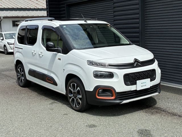 Car image 1