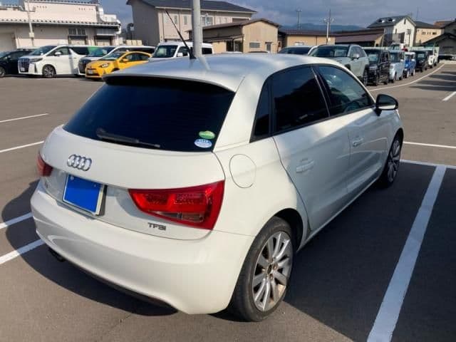 Car thumbnail 4