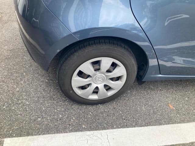 Car thumbnail 3