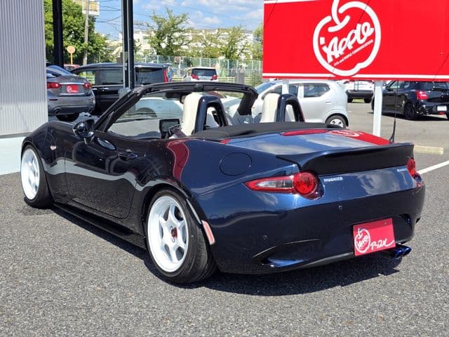 Car thumbnail 3