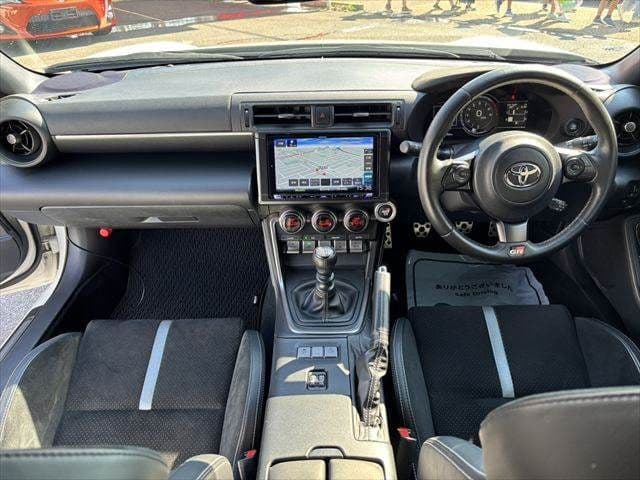 Car thumbnail 3