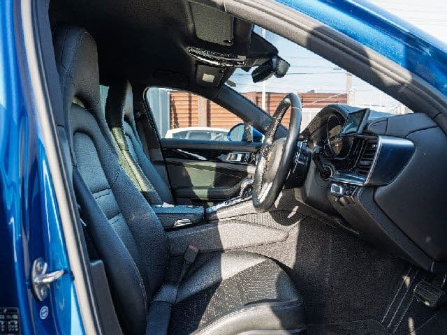 Car thumbnail 4