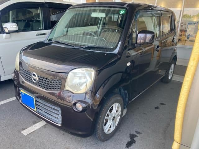 NISSAN
