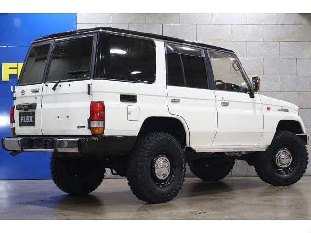 Car thumbnail 3