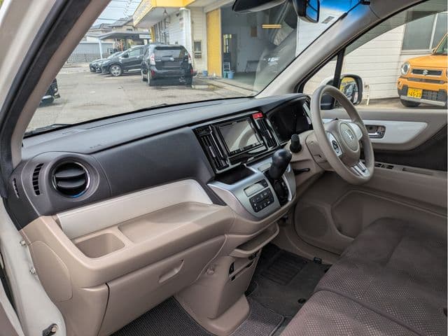 Car thumbnail 4