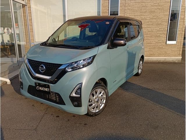 NISSAN