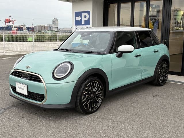 Car thumbnail 4