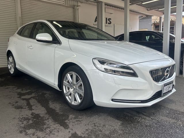 VOLVO VOLVO V40
