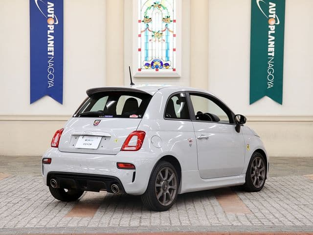 Car thumbnail 3