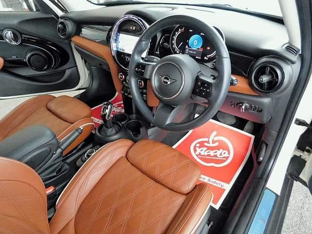 Car thumbnail 3