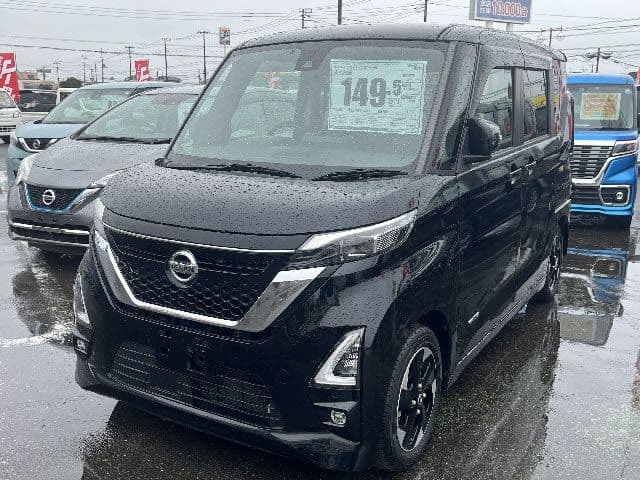 NISSAN