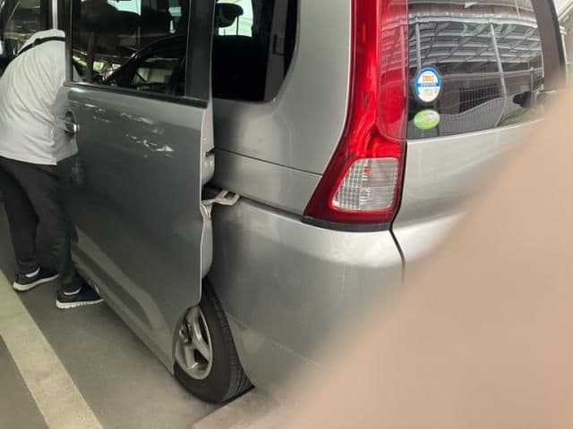 Car thumbnail 4