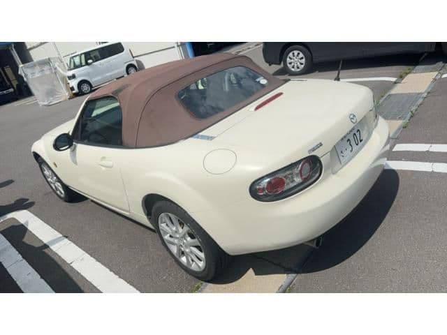 Car thumbnail 4