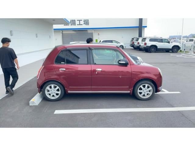 Car thumbnail 3