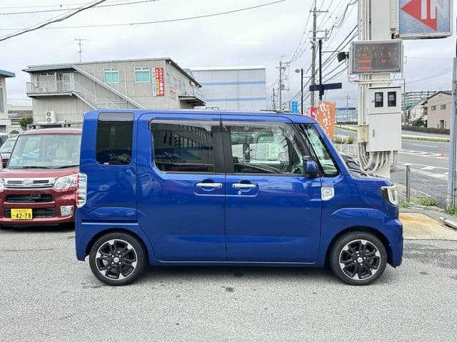 Car thumbnail 3