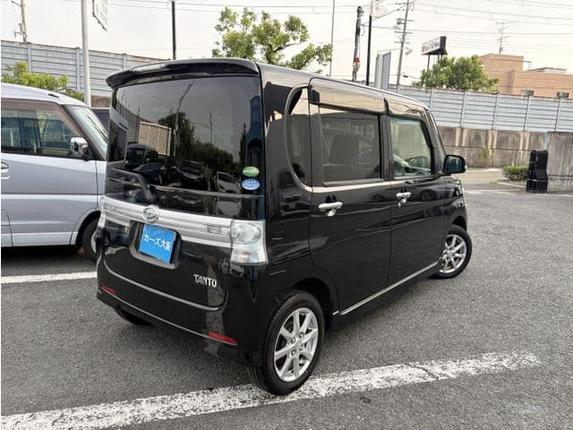 Car thumbnail 4