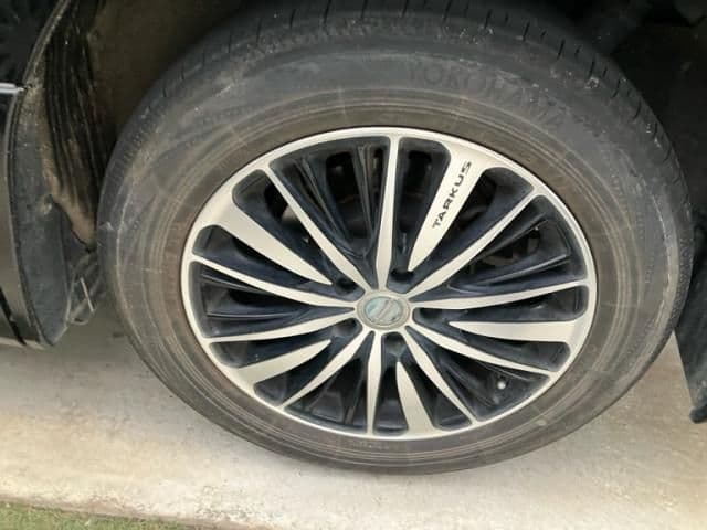 Car thumbnail 3