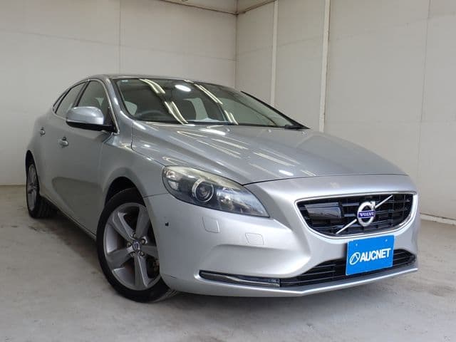 VOLVO VOLVO V40