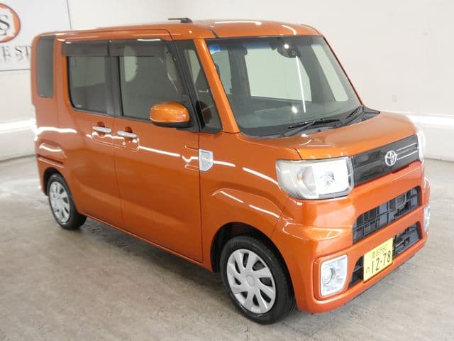 TOYOTA PIXIS MEGA