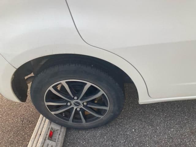 Car thumbnail 4