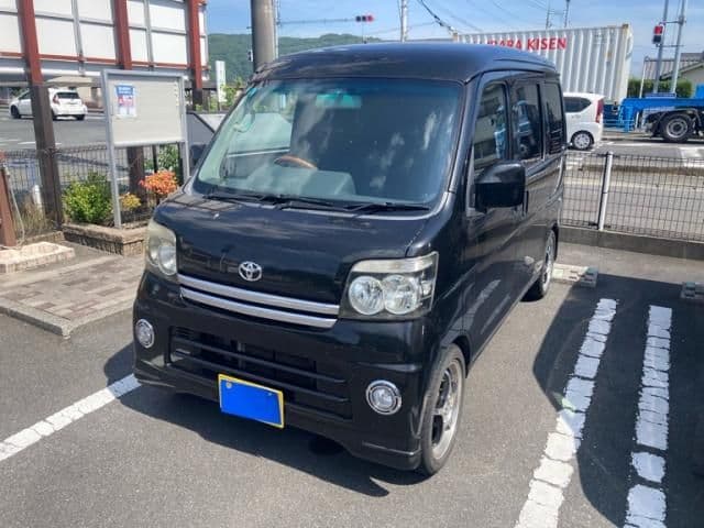TOYOTA PIXIS van