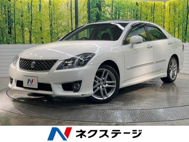 TOYOTA CROWN sedan