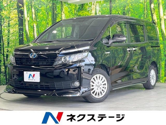 TOYOTA VOXY HYBRID