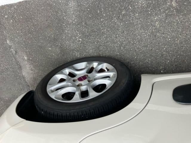 Car thumbnail 3