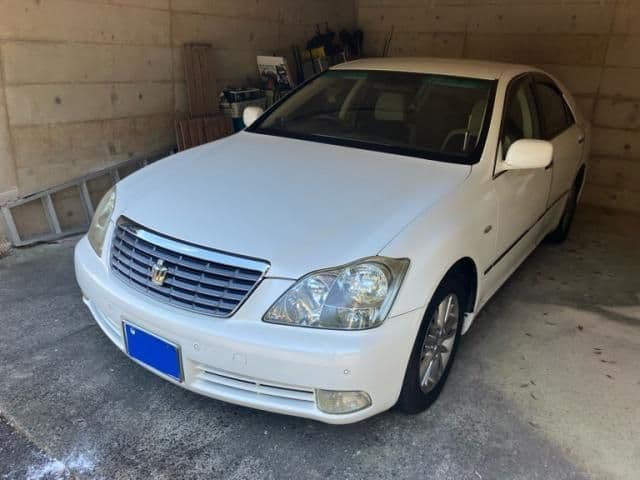 TOYOTA CROWN sedan