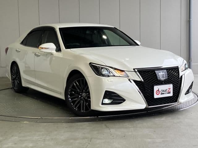 TOYOTA CROWN sedan