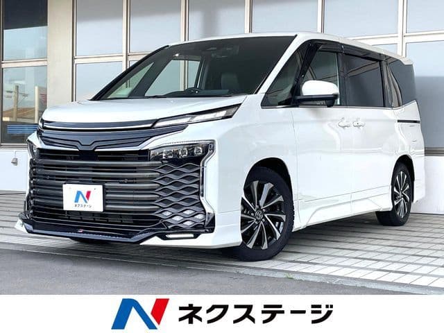 TOYOTA VOXY HYBRID
