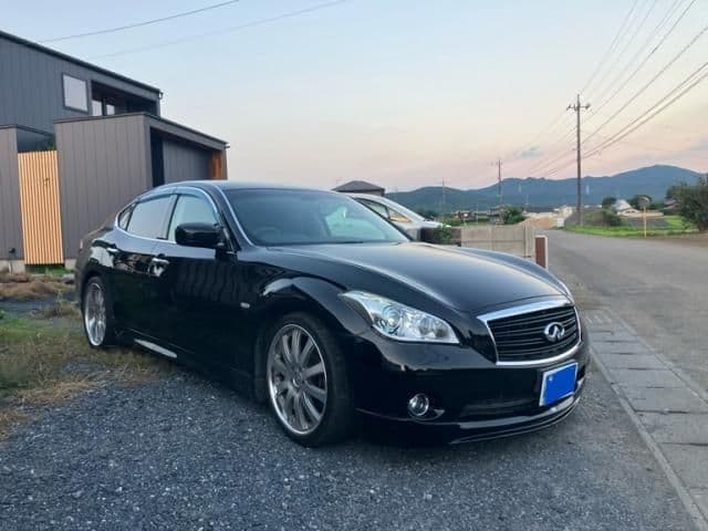 NISSAN FUGA