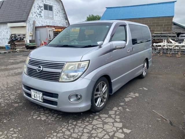 NISSAN ELGRAND 4WD