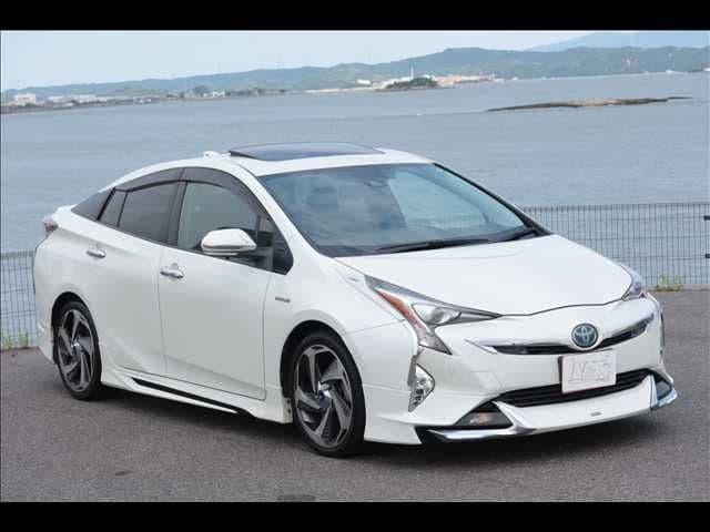 TOYOTA PRIUS 4WD