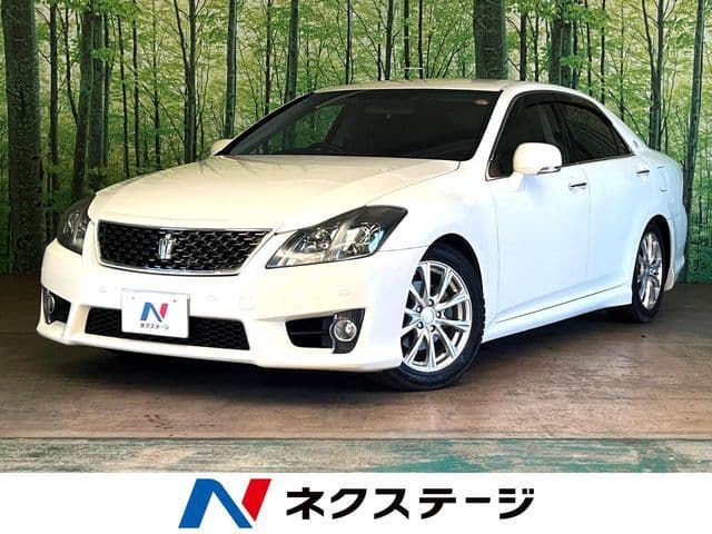 TOYOTA CROWN sedan
