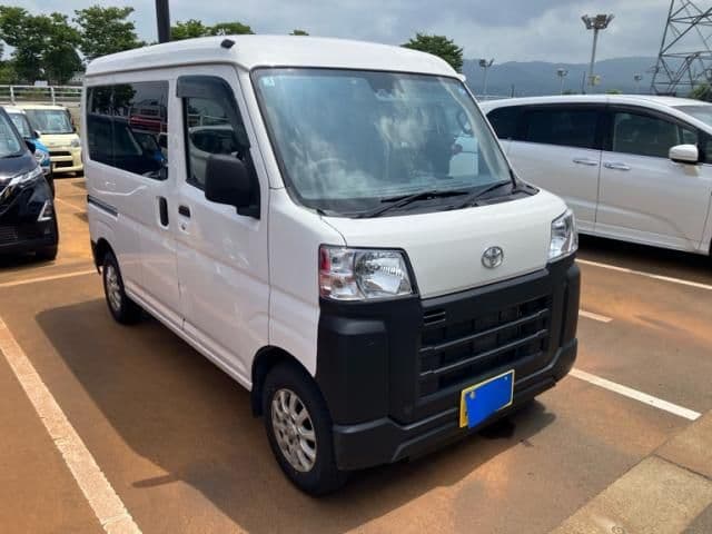 TOYOTA PIXIS van 4WD