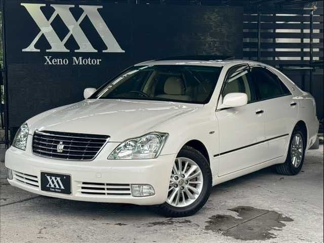 TOYOTA CROWN sedan