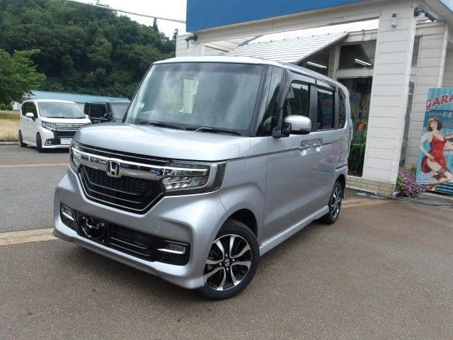 HONDA N BOX CUSTOM 4WD