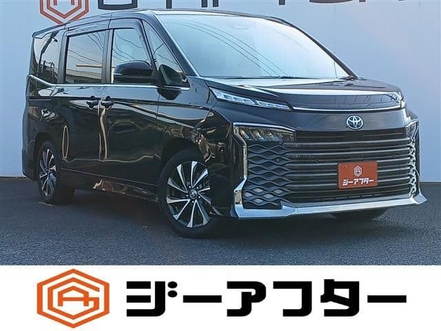 TOYOTA VOXY HYBRID