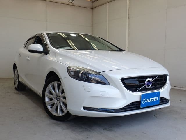 VOLVO VOLVO V40